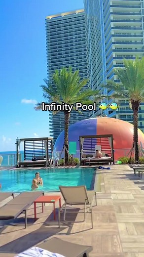 We are ready for the holidays! Make sure you book your stay at tvcstays.com #hyderesort #hydebeach #thevacationcreation #tvcstays #hollywoodfl #hollywoodbeach #terrazasrestobar #etarurestaurant #flairbnb #luxurystays #airbnbsuperhosts