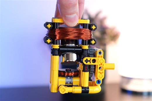 Il construit un moteur électrique fonctionnel en LEGO qui atteint 4 000 tours par minute.