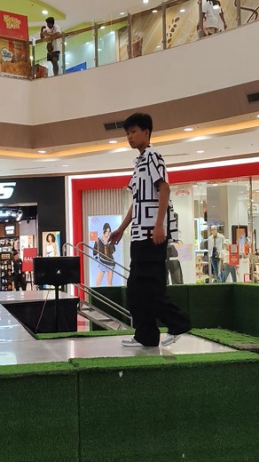 Practice na muna uli, Model na muna uli pass muan sa tugtugan😁 #rampa #modeling #fypシviralシ2025 #followersreelsfypシ゚viralシfypシ゚viralシal | AJ Agoc Garcia