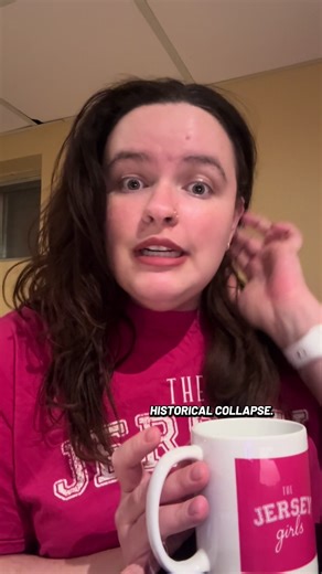 Happy Trivia Tuesday friends!🥳 I dare you to comment your answer below 👀 #trivia #triviatuesday #triviagame #sassy #fyp