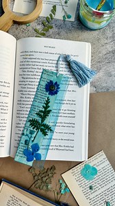 Pressed Flower Bookmark 🔖 Craft I used: 💙 a recycled plastic container 💙 gel medium 💙 food coloring 💙 pressed flowers 💙 embroidery thread The process was super simple! It took a few coats of the blue Mod Podge to create the desired blue effect when dry. This process was inspired by @sibster so be sure to check out her crafts and her new book! The embroidery DIY thread tassel was one of my favorite parts of this project! | Alyssa Stokes Creations