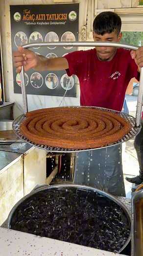 1.3M views · 10K reactions | Pazarı Tatlandırmanın En Güzel Yolu Bizden Geçer ! Ağaçaltı TatlıcısıAkdeniz, Karataş Blv. 303 B, 01280 Yüreğir/Adana #tatlı #halkatatlısı #adana #food #yemek | Lezzet Seferi | Facebook