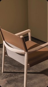The Casta Collection reinterprets the classic castilian chair with a contemporary approach, blending the strength of solid ash wood with the elegance of high-quality leather. 🌿 Crafted from 100% FSC-certified wood and upholstered in 100% recyclable leather. 🎨 Thoughtfully designed details, including handcrafted stitching that embodies the essence of tradition. 🪑 Engineered for comfort and ergonomy in all its versions, from the armchair to the lounge chair. ♻️ Easy to repair and disassemble, e
