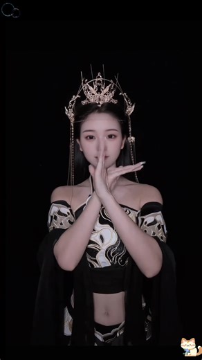31K views · 1K reactions | Mind blown by this #Chinese creator’s finger dance skills! The flexibility and precision are INSANE - it’s like watching a tiny dance party on her hands. My own fingers feel basic in comparison… #FingerMagic #fingerdancechallenge (cr. 378435212) | T-Time HK | Facebook