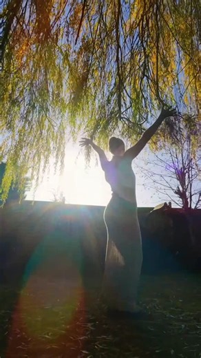 Rosie Rainbow 📷 on Instagram: "Brought to you from my garden 🪾 Testing out my new @dji Neo 2 drone seeing how well it can capture main character moments for me hehe!! I can’t wait to use this thing for bts and travel videos omg!!✨ Ps. This was one of the last things I did before leaving for Australia so excuse the UK content… Aus will follow shortly 🤭"