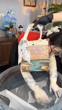 Use the color scheme mix with water to have the forest and the sky for made a beautiful bag