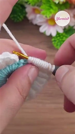 🤍💙🧶 Crochet Ruffle Puff Flower — Easy 3D Petal Round Tutorial ✨