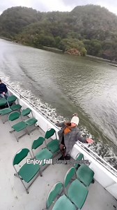 🎶 Live bands, German brews, & stunning fall views! Join our Fall Foliage Cruise for the ultimate all-inclusive daytrip from Manhattan 🍂 | Circle Line Sightseeing Cruises