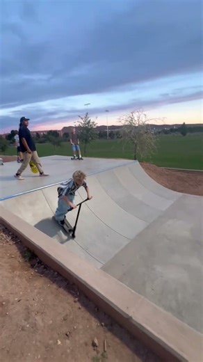 Chill clip #skateboarding #skateboardvibes #skateboard #skatebord #skatepark #scooterride