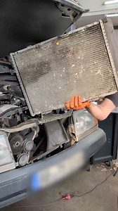 Old and dirty cooling system on this 40 year old Mercedes #mechanic #repair #mercedesbenz #w124 #diy #cooler #radiator #250d | Marius RBE