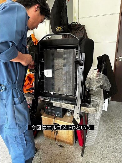 ハイエースにレカロエルゴメド Dの装着作業模様#レカロシート 動画.完成版の横長のクリップは後日YouTubeにポストします。#ハイエースにレカロ #レカロショップ #レカロシートはジェットセットで