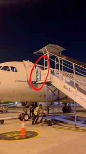 👉 Con formación como la de AVSAF, se aprende a minimizar en lo posible los accidentes e incidentes y a manejar estos protocolos y procedimientos, para que la escalera siempre esté donde tiene que estar y nadie termine de “tour aéreo” sin querer. Así que ya sabes, ¡la seguridad primero! 😉 #avsaf #aviationsafety #aesa #aviation | Americo Aviation pilotoaviones.com