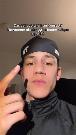 Wer kopiert weil es bei wem anderes geklappt hat, hat den falschen Ansatz. Man kopiert um zu lernen, um danach mit den gelernten skills was eigenes zu machen✌🏽 #realtalk #rapper #künstler #undergroundrap