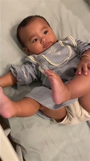 Bayi umur 7 bulan seharusnya bisa apa saja ? setiap anak punya perkembangan masing masing