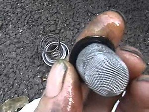 Come sostituire l'olio motore del Sym HD 200