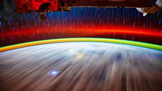 国际空间站首次在88公里高空拍到未知现象：一场地面飓风掀起的涟漪，为何能波及你的GPS？_腾讯新闻