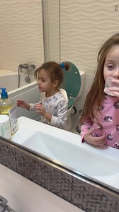 353K views · 9.5K reactions | Fetitele se spala pe dinti…Iata ce produse folosim noi…La voi cum sta treaba? #victorienii #taticlonda | Tavi Clonda | Facebook