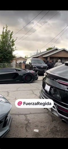 así me sueño yo llegar a la casita de mi cantón en el Lamborghini