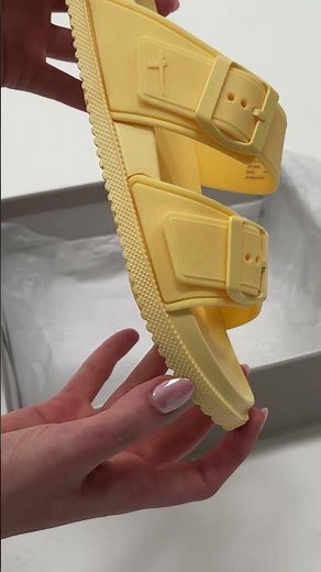 Unboxing a little drop of sunshine! The only slides you need this season. ☀️ #sandals #beach #sunny