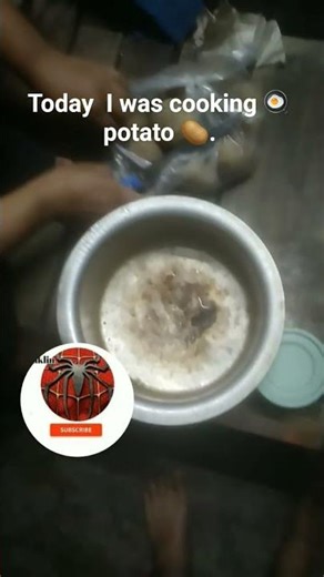 choping the potato 🥔 .