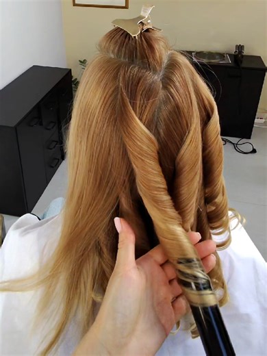 Achieve Long-Lasting Curls with a Curling Iron