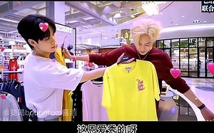 本来想他俩没在一组 会不会互动变少 原来是我想多了 果然 小情侣走到哪里都是甜甜的 大家都在一起磕他俩（素材©威神V_WayV中文首站）