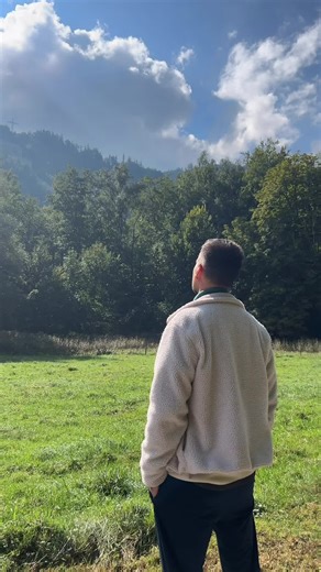 PAPA hat eine Definition 👇 Präsent Authentisch Persönlich Annehmen ✨Präsent sein, auch wenn dein Leben sich gerade sortiert und du nach einer Trennung viele Hürden hast. ✨Authentisch bleiben und nicht hart werden und Dinge aus Frust machen oder um jemanden zu schaden. ✨Persönliche Verantwortung übernehmen für deine Gefühle, für deine Verbindung, für dein Kind. ✨Annehmen, was ist, ohne dich selbst aufzugeben. Und trotzdem weiterzugehen. Genau dafür gibt es die GLP Community. Eine Gruppe für getr