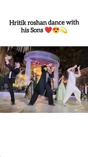 Hrithik roshan dance with his sons 😍❤️ #viral #dance #bollywood #hrithikroshan #ytshorts #shortsfeed