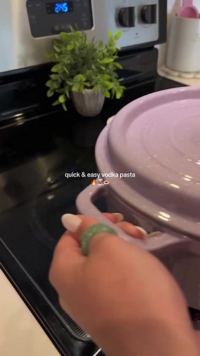 9.3K views · 271 reactions | Delicioso✨ #fyp #cooking #pasta #vodkapasta #food #cookwithme #Home #asmr #kitchen #satisfying #viral #Recipe #aesthetic #dinner #dinnerideas #foryoupage #pinterest #reels #funny #Amazing | HelloZone | Facebook