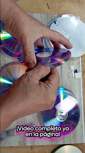 ¡Así se parte un CD en dos! 😱 Truco rápido y fácil