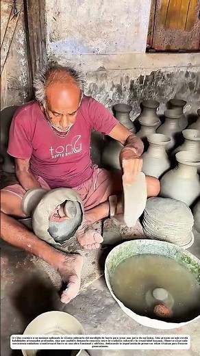 "Arte ancestral en manos: Cómo el método de enrollado de barro crea tesoros cerámicos"