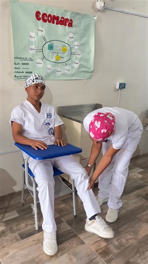 💓 Frecuencia cardíaca: el ritmo que revela nuestra salud La frecuencia cardíaca es el número de veces que el corazón late por minuto. Cada latido impulsa sangre cargada de oxígeno a todo el cuerpo, manteniéndolo activo y equilibrado. Es uno de los signos vitales más importantes, porque nos permite conocer cómo responde el organismo ante el reposo, el esfuerzo, el estrés o incluso una enfermedad. 🩺 Para quienes se forman en el área de la salud, entender la frecuencia cardíaca es aprender a leer