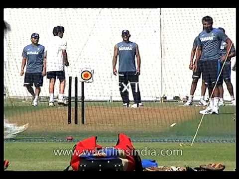 Sachin Tendulkar and Arjun practice cricket