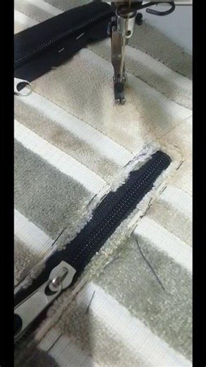 How to sew zip pocket #sewing #smallbusiness #diysewing #diy #straps #howto #howtosew #zip