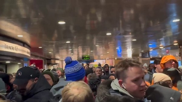 Metra apologizes after second day of rush hour train delays, cancellations lead to overcrowding
