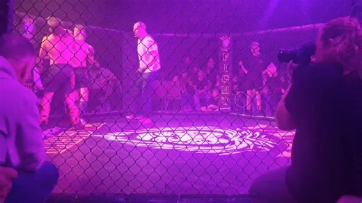 Decons highlight He wanted a bloody war the opponent played smart and went for grappling. Some great back and forths and 2 tough lads Loss and ready to go again :) | Jarmesty Martial Arts Academy - Atherton