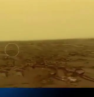 A SUPERFÍCIE DE VÊNUS É ATERRORIZANTECom temperaturas em torno de 460 °C e pressão atmosférica esmagadora, a sonda sobreviveu apenas alguns minutos ao pousar, mas conseguiu transmitir som e dados antes de falhar. Gravações como esta são incrivelmente raras.