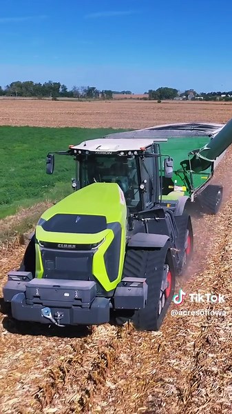 Exploring the CLAAS Xerion for Efficient Farming