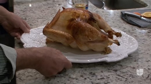 23K views · 110 reactions | 旅不 ¿Cocinas mucho para la cena de Acción de Gracias? Aquí te explicamos qué medidas de seguridad debes tener con la comida sobrante.  No te pierdas el Noticiero Univision Edicion Digital de lunes a viernes a las 12pm/11C por Univision. | Univision Noticias | Facebook