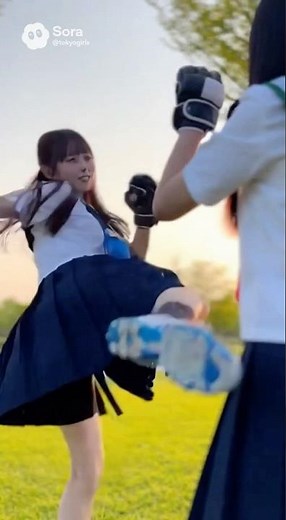【JK】公園でスパーリングする女子高生 #shorts #女子高生 #制服 #ギャップ #かっこいい #アクション #girlsfight#shorts #martialarts #karate