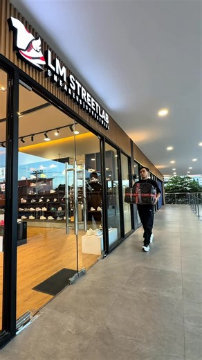 Roger Pro 2 faves just landed— limited sizes only. 🔥📦 STORE LOCATION: 📍The Columns Bldg., Kasambagan, Cebu ⏰Open Daily 11am-8pm 🚗Google Map: LM STREETLAB Guaranteed Original | Authentic💯 Moneyback if proven fake 👌 Follow us on our socials: Fb: LM Street Lab Instagram: @lm_streetlab | LM Street Lab