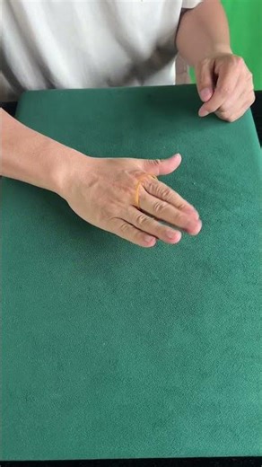 橡皮筋跳跃，逗得路人团团转，原来这么简单 #magic #魔术表演