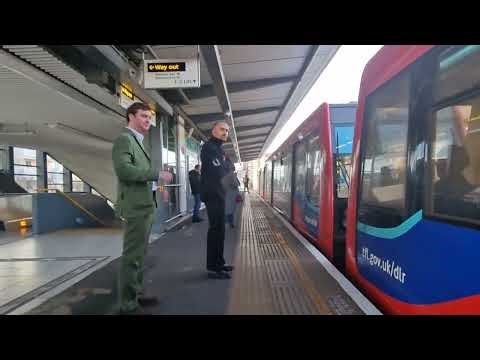 London DLR Journeys (2025) from POPLAR Station to LIMEHOUSE Station