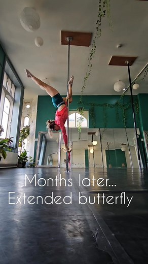 The evolution of Ayesha 🙌👇 I know it looks fancy and everyone would love to nail this within weeks — but the truth is, this move demands incredible shoulder and core stability, as well as strong joints. If you’ve just started pole or only train once a week, please don’t expect to get this in 3 weeks 🙈💁‍♀️ When I teach, I pay close attention to grip strength, shoulder and arm conditioning, core control, hip flexor and quad strength, and joint stability before we even think about attempting Ay
