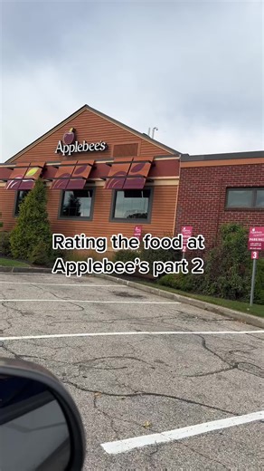 Applebee's Restaurant Review: Delicious Chicken Wings and Burgers