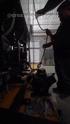 Instalación de compresor Copeland 6D 😎💪🔥 @Rafael Flores #refrigeracioncomercial #compresor #copeland #mantenimiento #rack
