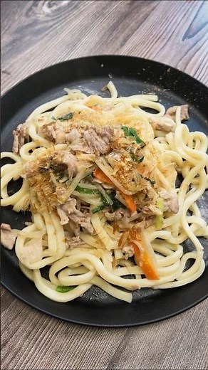 調味料は1つだけ！！簡単に作れる焼きうどん！！ #自炊記録 #料理 #混ぜて焼くだけ #ズボラ飯 #簡単レシピ #今日の晩ごはん #cooking