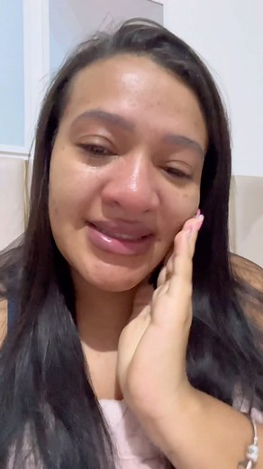 Dani Mendes | Tentando ter força meninas😭 eu tenho um Deus tão grande me abençoando e filhos para criar, mas dói tanto tá doendo tanto era minha história... | Instagram