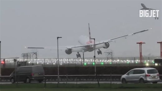 American Airlines plane's bumpy London landing caught on video