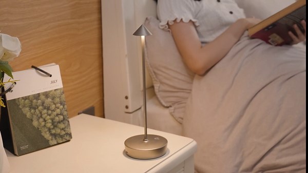 Rechargeable Cordless Table Lamp, Portable Powered LED Battery 6000mAh Metal USB Desk Lamp, 3 Levels Brightness Light for Restaurants Outdoor (Gold)